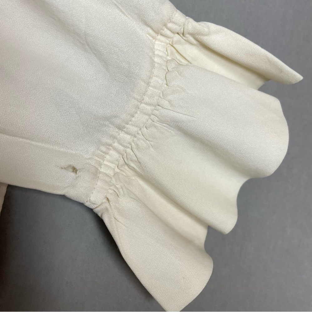Vintage Blouse Ruffle Neckline Cuffs FLAWS Off-White‎ Cream Button-Up Top Twee - Picture 12 of 13